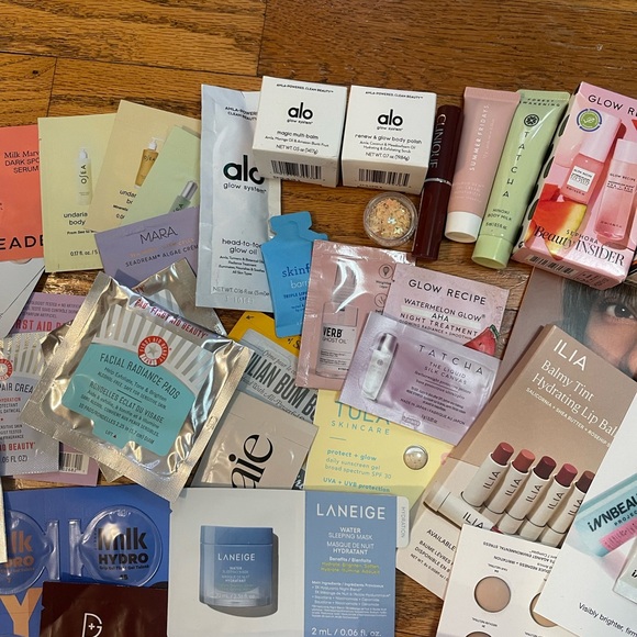 Assorted Beauty Sample Collection - Picture 3 of 6